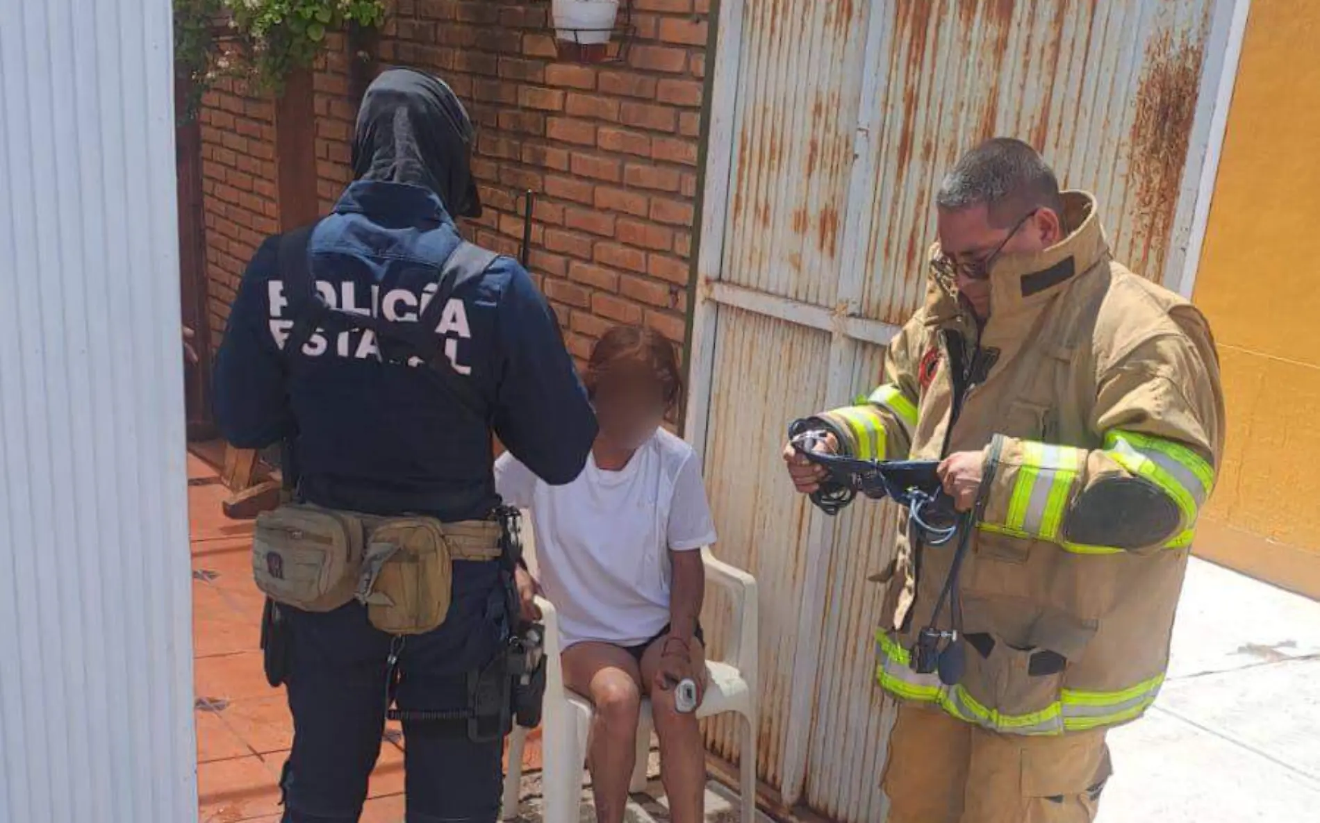 Incendio quema ropa y muebles en vivienda de Villas del Guadiana II en Durango